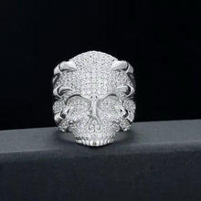 Cargar imagen en el visor de la galería, Anillo Calavera Moissanitas-Plata Ley 925
