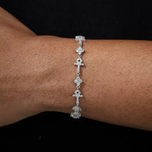 Cargar imagen en el visor de la galería, Pulsera Cruz + Trébol Moissanitas-Plata Ley 925
