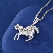 Cargar imagen en el visor de la galería, Dije caballo Plata Ley 925-Moissanitas
