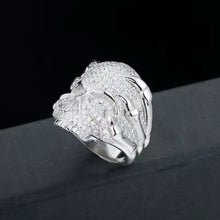 Cargar imagen en el visor de la galería, Anillo Calavera Moissanitas-Plata Ley 925
