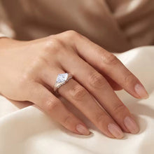 Cargar imagen en el visor de la galería, Anillo Corte Rombo Solitario Plata Ley 925-Moissanitas
