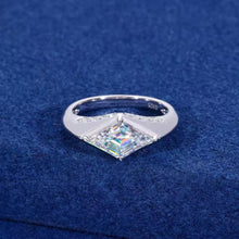 Cargar imagen en el visor de la galería, Anillo Corte Rombo Solitario Plata Ley 925-Moissanitas
