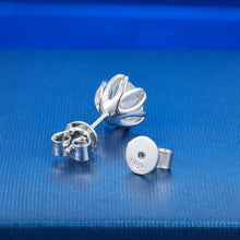 Cargar imagen en el visor de la galería, Topitos Flor Moissanitas-Plata Ley 925
